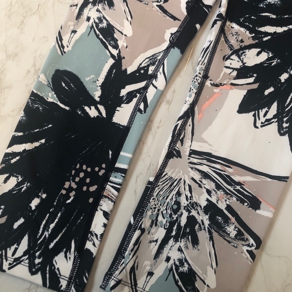 Apana blue and white tropical palm tree print workout leggings pants size small - Picture 5 of 6
